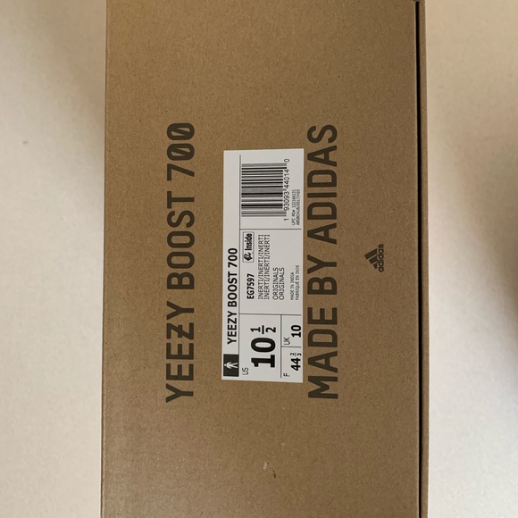 Yeezy 700 intertia 10.5 main image 6